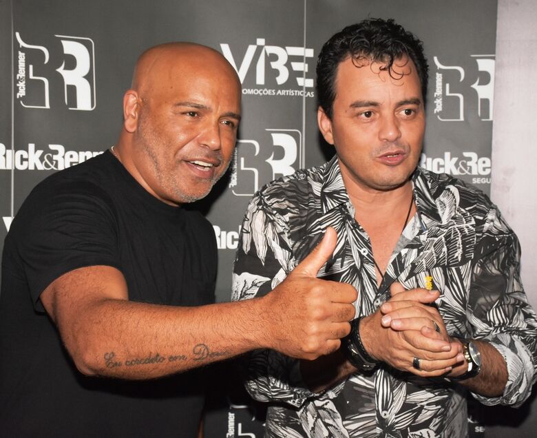 A dupla sertaneja Rick e Renner se apresenta neste domingo em Água Vermelha -