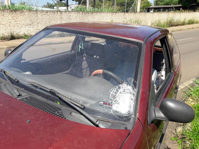 Ciclista sofre corte profundo na mão após acidente no Azulville - Crédito: São Carlos Agora