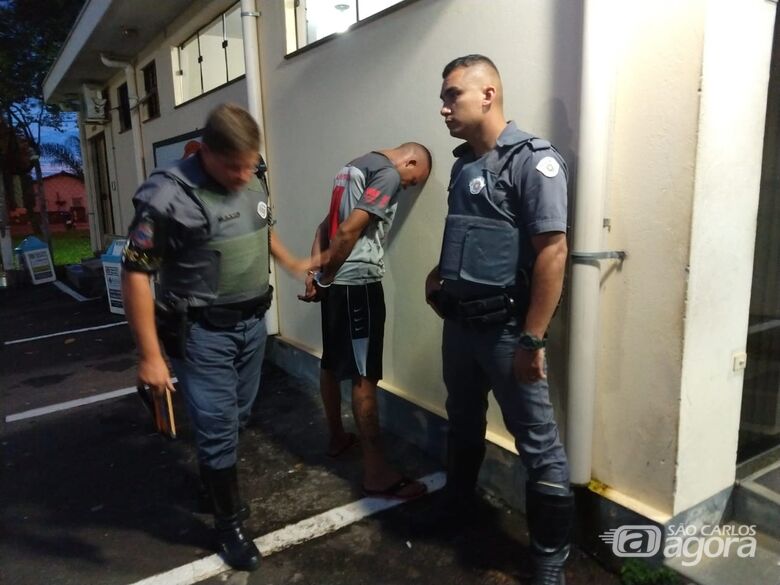 Polícia apreende drogas e prende traficante e autor de vários roubos no CDHU - Crédito: São Carlos Agora