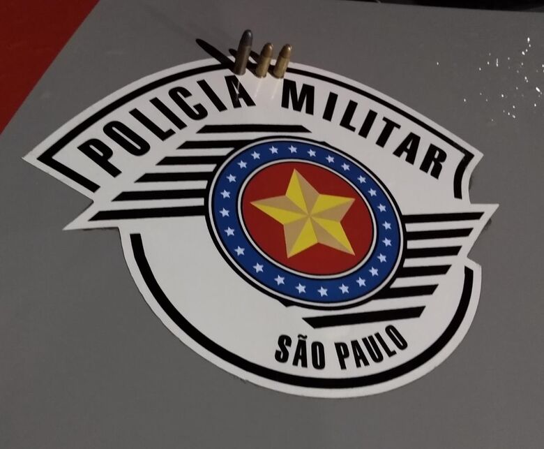 Polícia Militar apreende munições de arma de fogo em residência, em Ibaté -