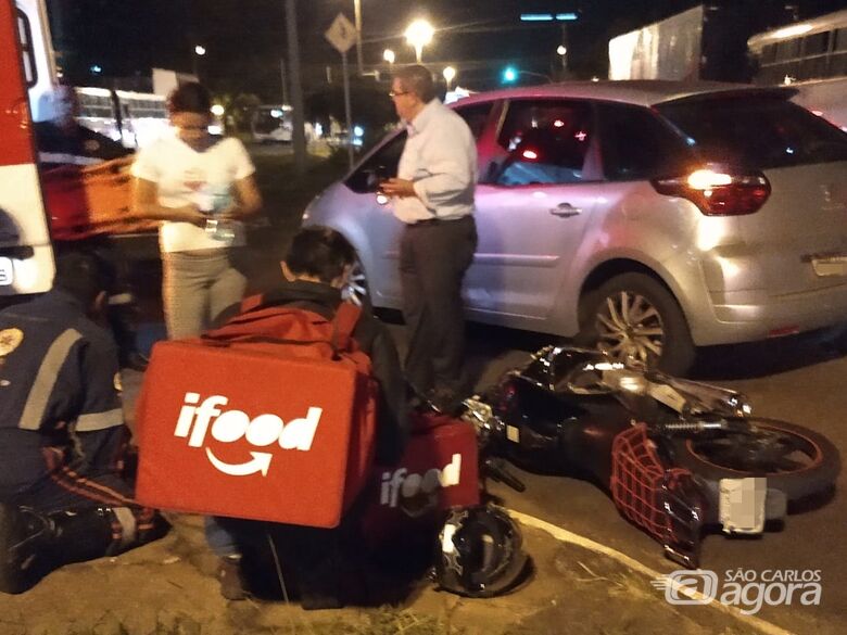 Motociclista se envolve em colisão ao tentar realizar ultrapassagem - Crédito: São Carlos Agora