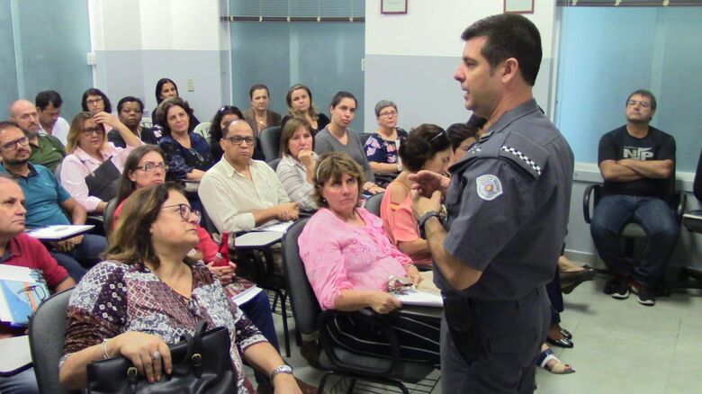 38º Batalhão de Polícia Militar do interior realiza palestra para os diretores de escolas de São Carlos e região -