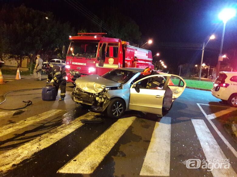 Motorista avança pare e causa colisão no Jardim Dona Francisca - Crédito: São Carlos Agora