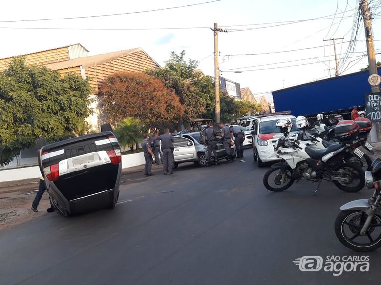 Após preseguição policial, bandidos causam capotamento e são detidos - Crédito: São Carlos Agora