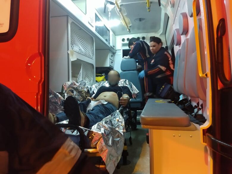 Durante tentativa de roubo, professor é esfaqueado na barriga e na perna - Crédito: São Carlos Agora