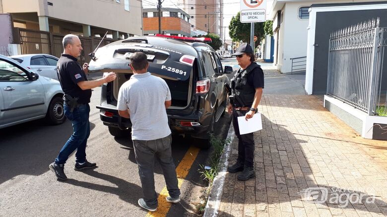 Três pessoas são presas durante a operação "Cronos II" em São Carlos - Crédito: Divulgação/PC