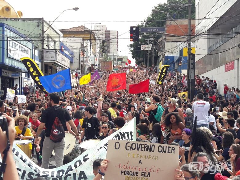 5 mil participaram de ato que pede manutenção de verbas para universidades, segundo a PM - Crédito: Maycon Maximino