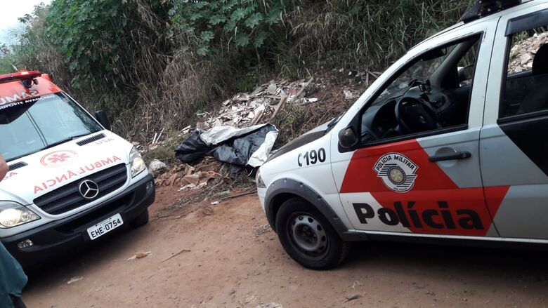 HOMICÍDIO: identificado corpo de homem encontrado em estrada de terra perto do CDHU - Crédito: São Carlos Agora