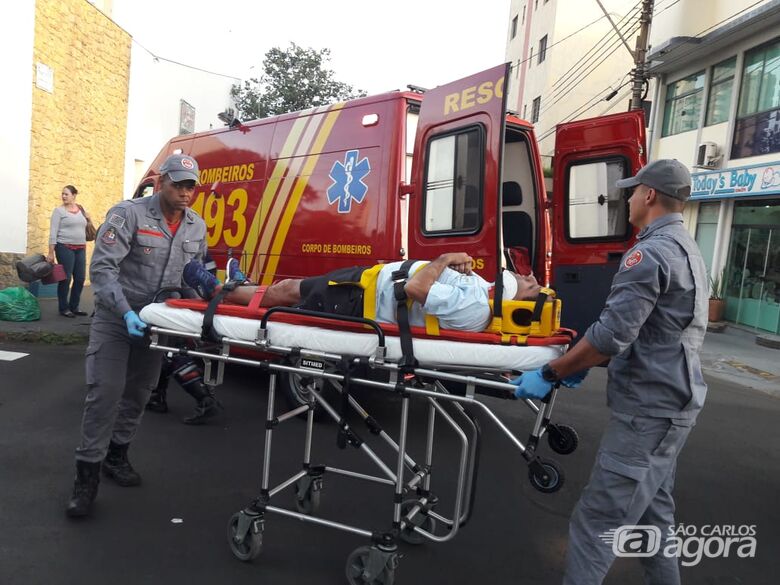 Colisão entre carro e moto deixa um ferido na região central - Crédito: São Carlos Agora