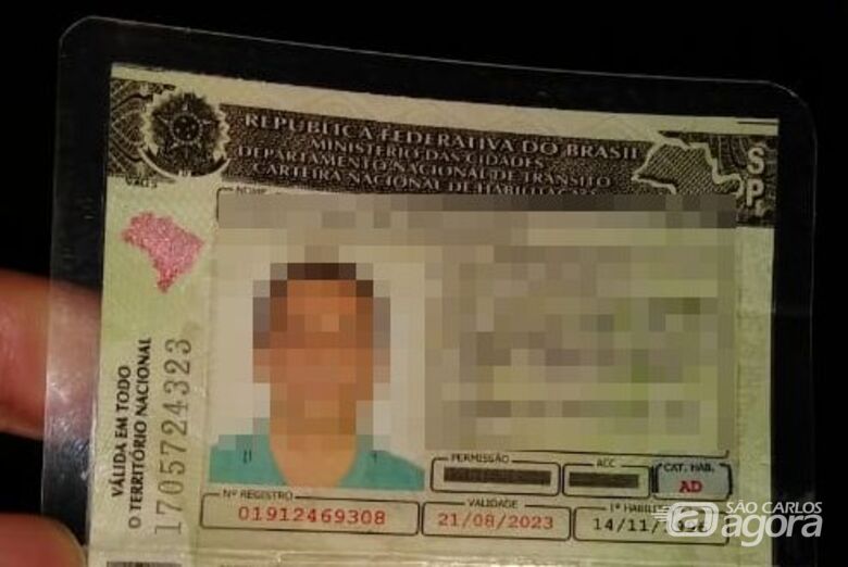 Motorista é detido após ser flagrado com CNH adulterada - Crédito: São Carlos Agora