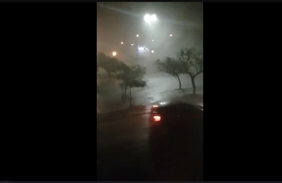 Chuva forte assusta e causa estragos nas regiões norte e oeste de São Carlos - Crédito: Reprodução