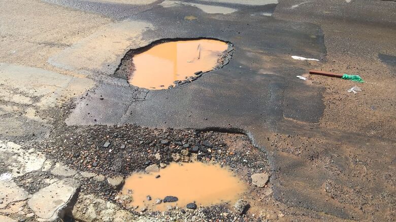 Rua esburacada revolta moradores no Paulistano - Crédito: Divulgação