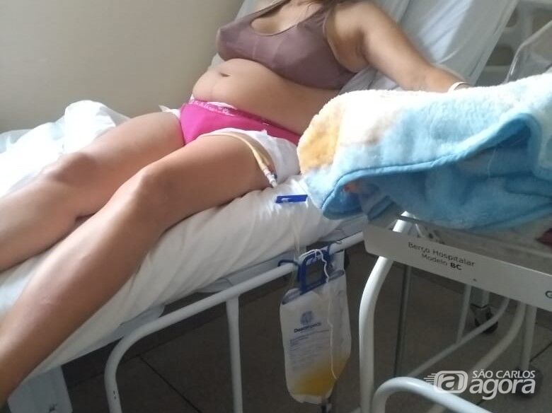 Mulher garante que teve bexiga perfurada durante parto na Santa Casa - Crédito: Divulgação