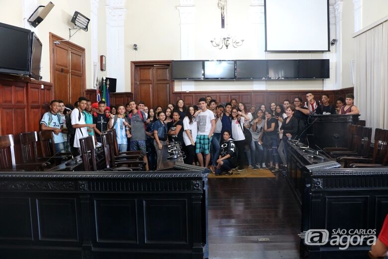 Câmara Municipal recebe alunos da escola Professor Aduar Kemell Dibo - Crédito: Divulgação