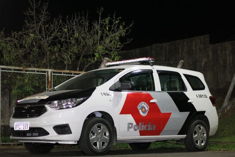 Mãe que tem medida protetiva contra o filho precisa chamar a polícia para prendê-lo - Crédito: São Carlos Agora