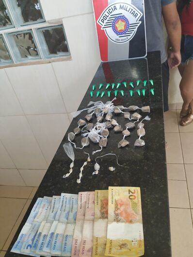 PM prende jovem com drogas no Cidade Aracy - Crédito: Luciano Lopes