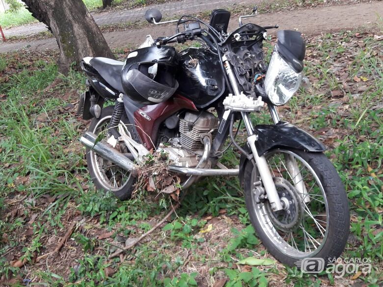 Após ser fechado por carro, motociclista perde controle e colide em árvore no Boa Vista - Crédito: Maycon Maximino