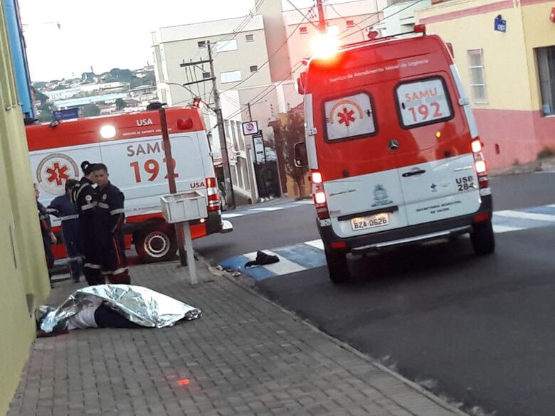 Morador de rua pode ter morrido de frio durante a madrugada no Centro - Crédito: Maycon Maximino