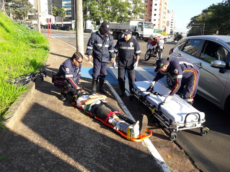 Ciclista sofre fratura na tíbia após acidente na região do Shopping - Crédito: Maycon Maximino