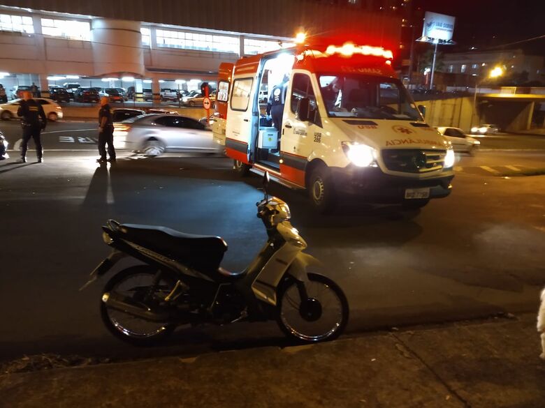 Motociclista fica ferida em acidente na região da rodoviária - Crédito: Luciano Lopes