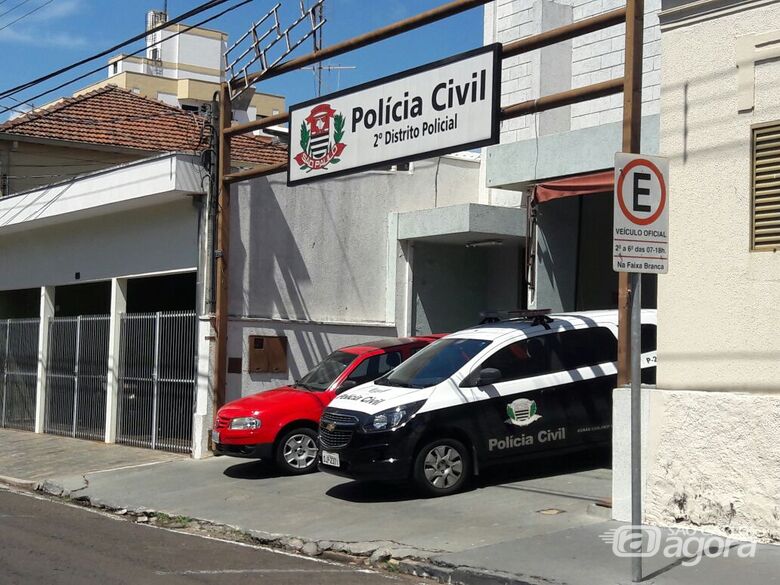 Dupla invade posto de combustível e assalta frentista - Crédito: Arquivo/SCA