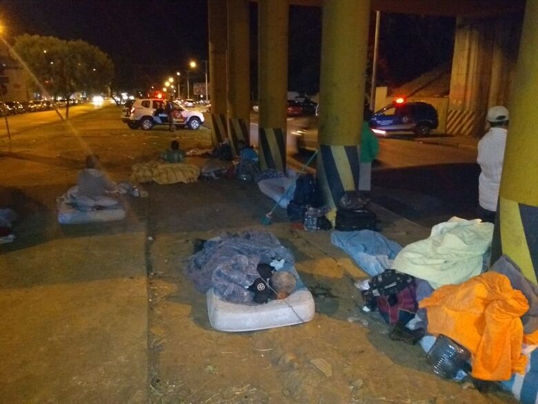 Guarda e PM realizam operação em locais frequentados por moradores de rua - Crédito: Divulgação