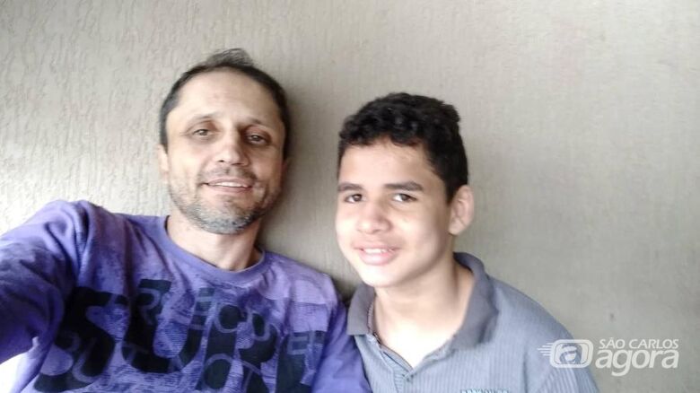 Campanha busca ajudar mecânico que teve carro roubado com medicamento de alto custo do filho -
