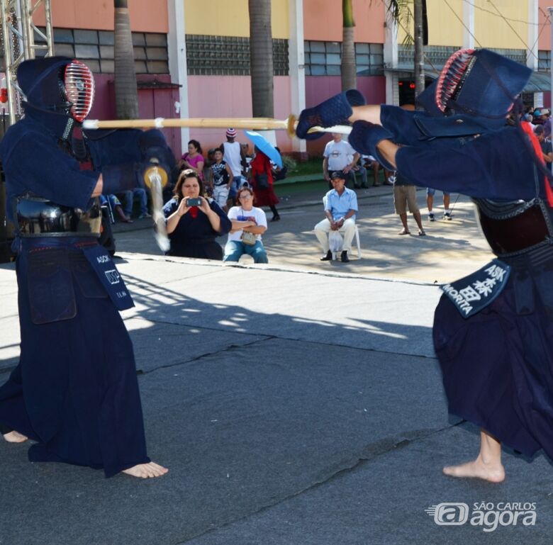 Sábado tem apresentação de Taekwondo, Krav Maga e Capoterapia na Praça do Mercado - 