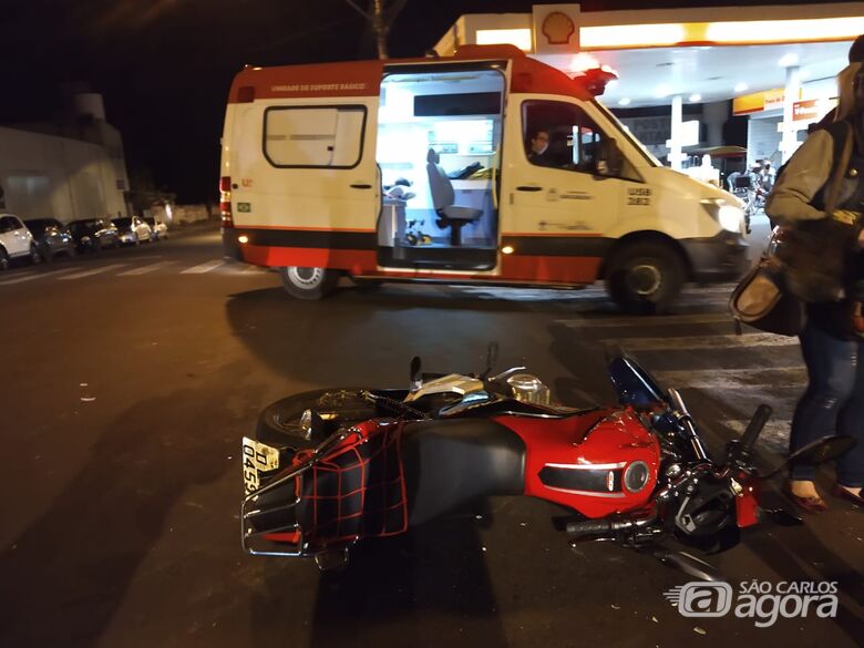 Colisão entre moto e ônibus deixa mulher ferida no Cruzeiro do Sul - Crédito: Luciano Lopes