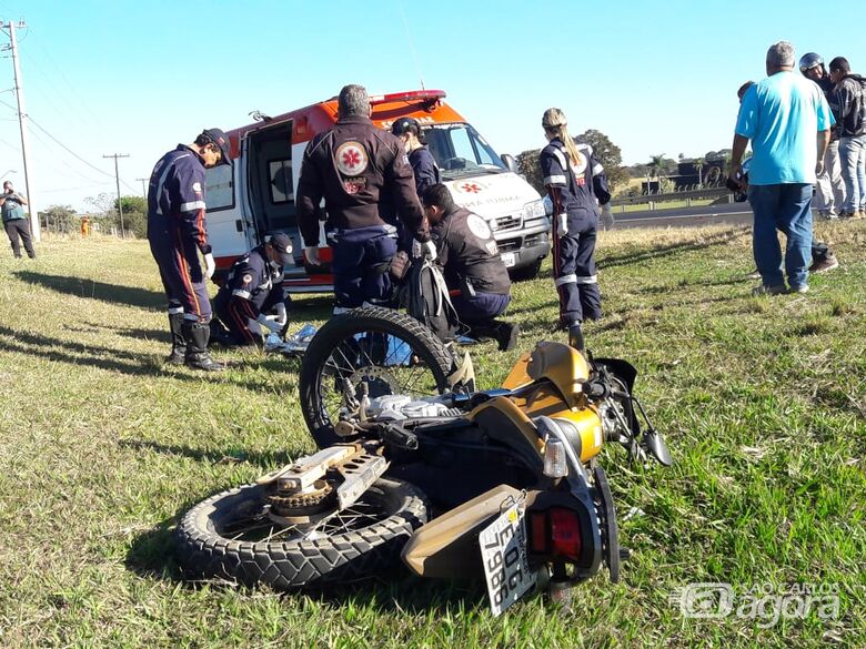 Motociclista morre após colidir na traseira de caminhão na Washington Luis - Crédito: Maycon Maximino