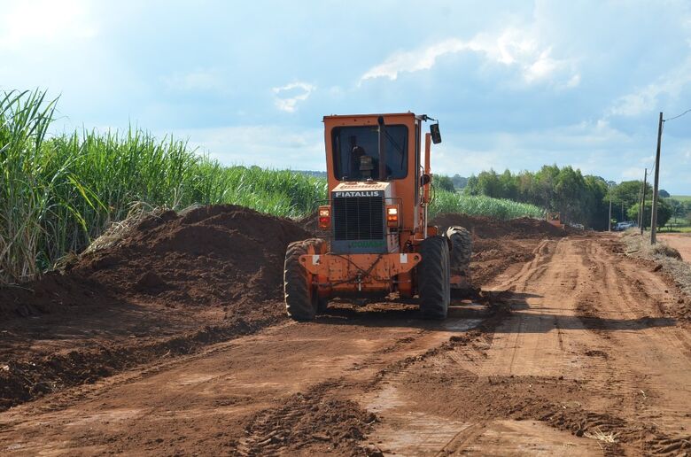 Agricultura vai recuperar 150 km de estradas rurais -