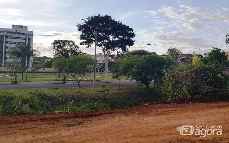 Prefeitura assina contrato para início da construção de travessia no Córrego Monjolinho -