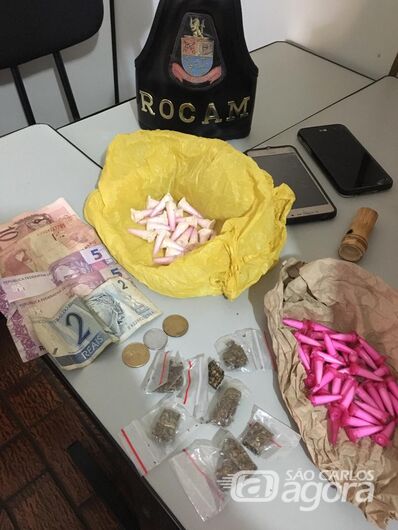 ROCAM flagra trio traficando drogas na Vila Jacobucci - 