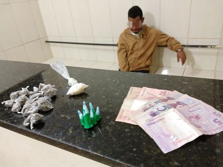 Acusado de tráfico, desocupado é detido com maconha, crack e cocaína - Crédito: Luciano Lopes