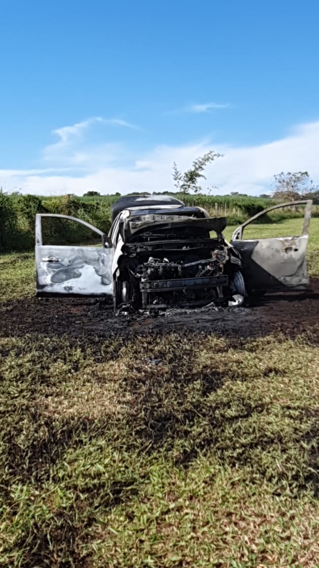 Homem quase morre queimado após atear fogo ao próprio carro - Crédito: Araraquara 24 Horas
