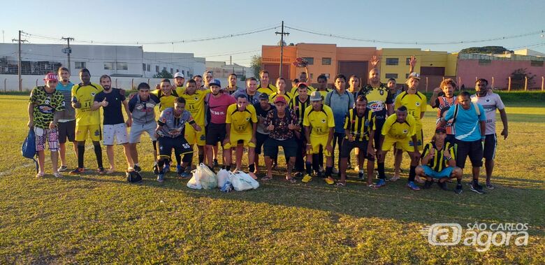 Equipes do Varzeano dão exemplo de solidariedade e arrecadam alimentos para família carente do São Carlos 8 - Crédito: Divulgação