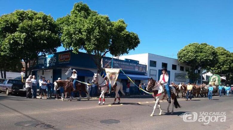 Cavaleiros são-carlenses marcam presença em Cavalaria Antoniana de Descalvado - Crédito: Divulgação