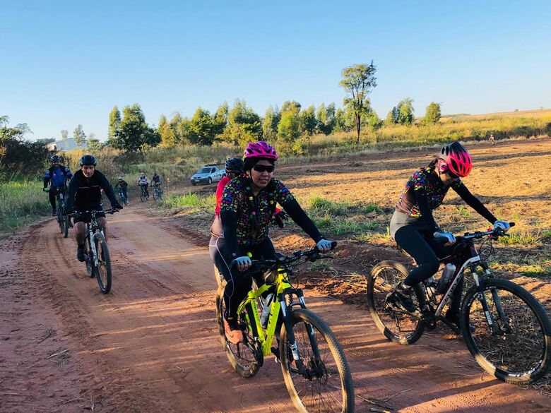 Ciclistas são-carlenses pedalam 85 km no feriado de Corpus Christi e visitam Matão - Crédito: Divulgação