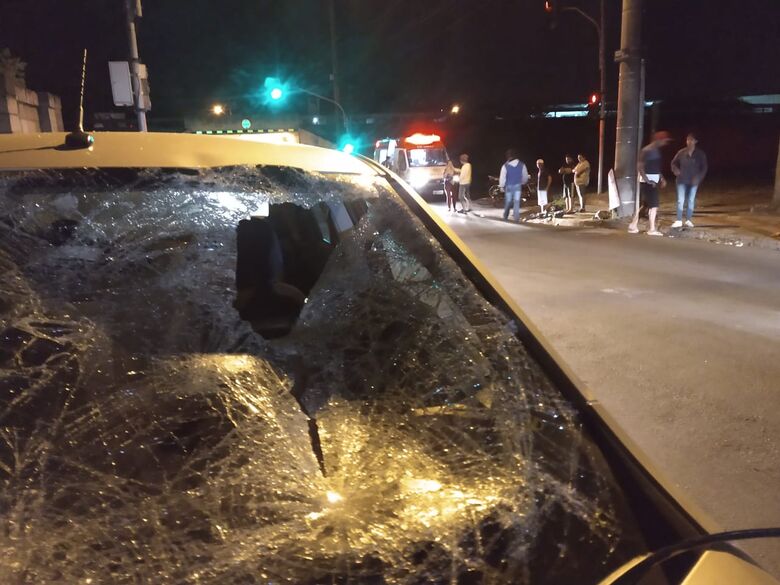 Ciclista fica gravemente ferido após ser atropelado por carro na WL - Crédito: Luciano Lopes