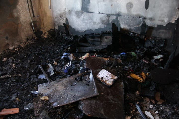 Residência pega fogo no Jardim Zavaglia - Crédito: Marco Lúcio