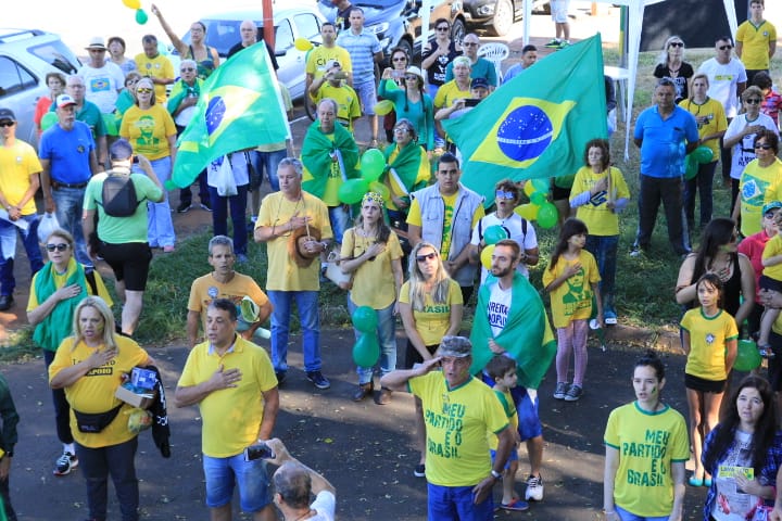Carreata pró Lava Jato agitou manhã de domingo em São Carlos - Crédito: Marco Lúcio