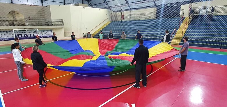 Educadores físicos de Ibaté participam de oficina sobre arte circense - Crédito: Divulgação