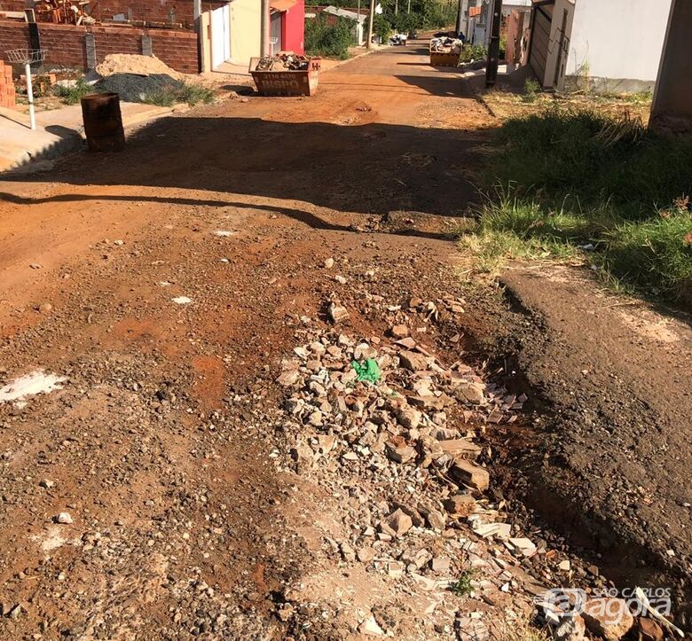 Rua no Jardim das Torres permanece abandonada e revolta moradores - Crédito: Divulgação
