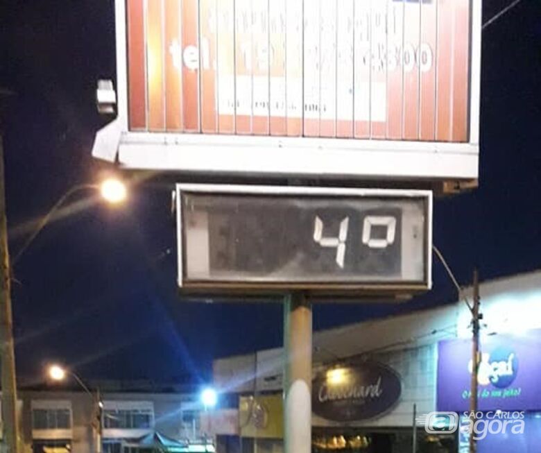 Às 6h21, o termômetro na Avenida São Carlos apontava 4 graus - Crédito: Marco Lúcio e Nelsinho Pereira