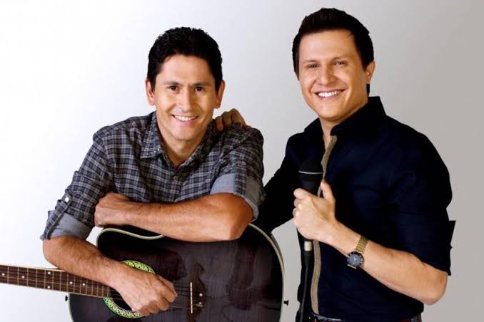 Dupla Gian e Giovani se apresenta hoje na festa Julina do Country Club -