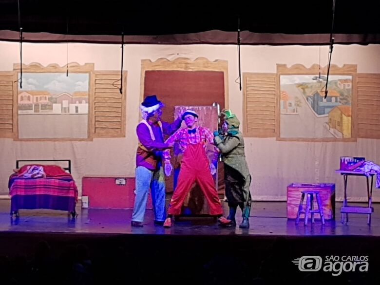 Alunos da rede municipal de ensino de Ibaté participam de programação especial no Circo de Teatro Tubinho - Crédito: Divulgação