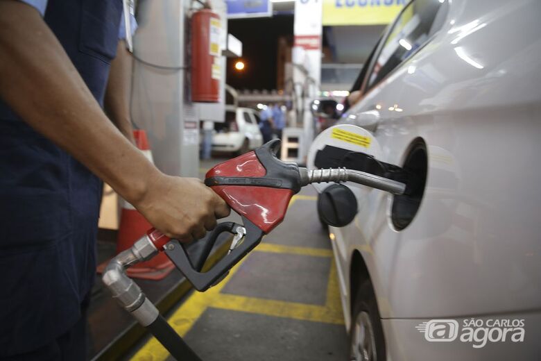 Petrobras reduz gasolina em R$ 0,07 e diesel em R$ 0,08 - Crédito: Marcello Casal Jr/Agência Brasil