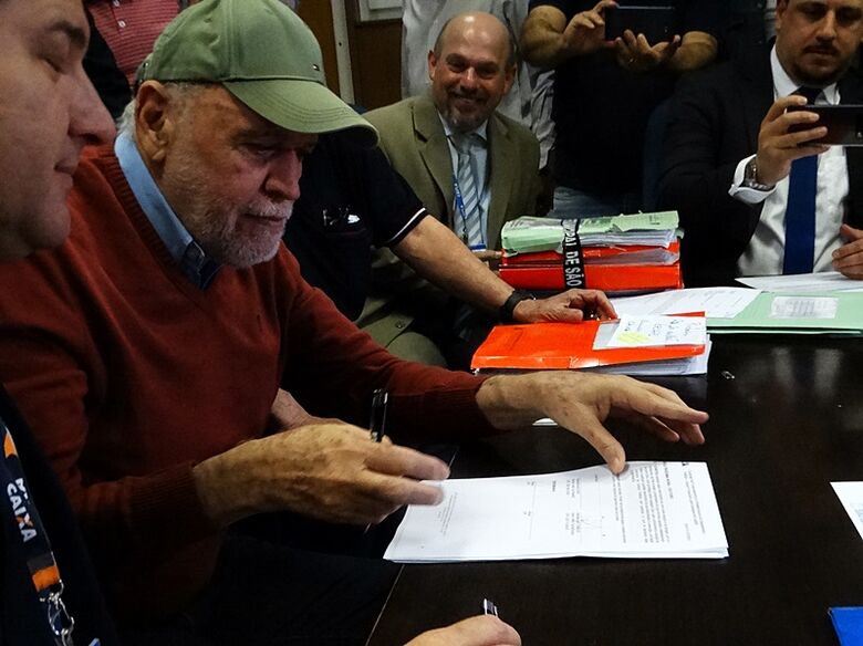 São Carlos terá 95 kms de vias recapeadas após assinatura de contrato entre Prefeitura e Caixa Federal - Crédito: Marcos Escrivani