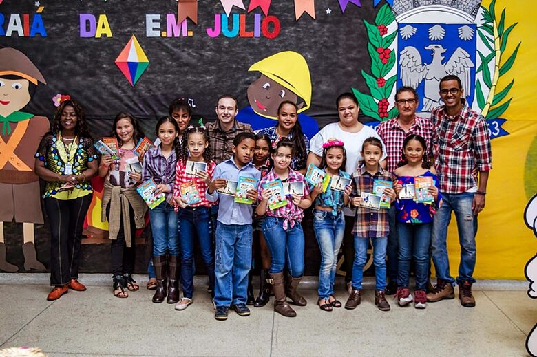 Escola Julio Mendes, em Ibaté, finaliza semestre entregando gibi para os alunos - Crédito: Divulgação