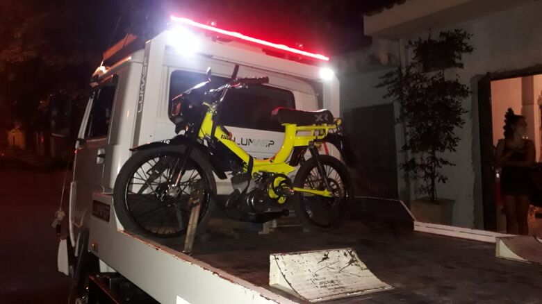 Guarda Municipal apreende adolescente dirigindo mobilete no Cidade Aracy - Crédito: Luciano Lopes/São Carlos Agora